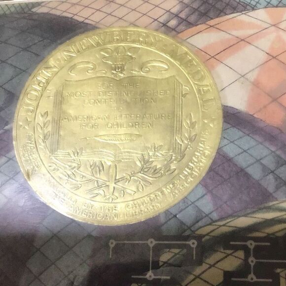 Vintage copy of The Twenty One Balloons cover damage shown - Picture 4 of 12